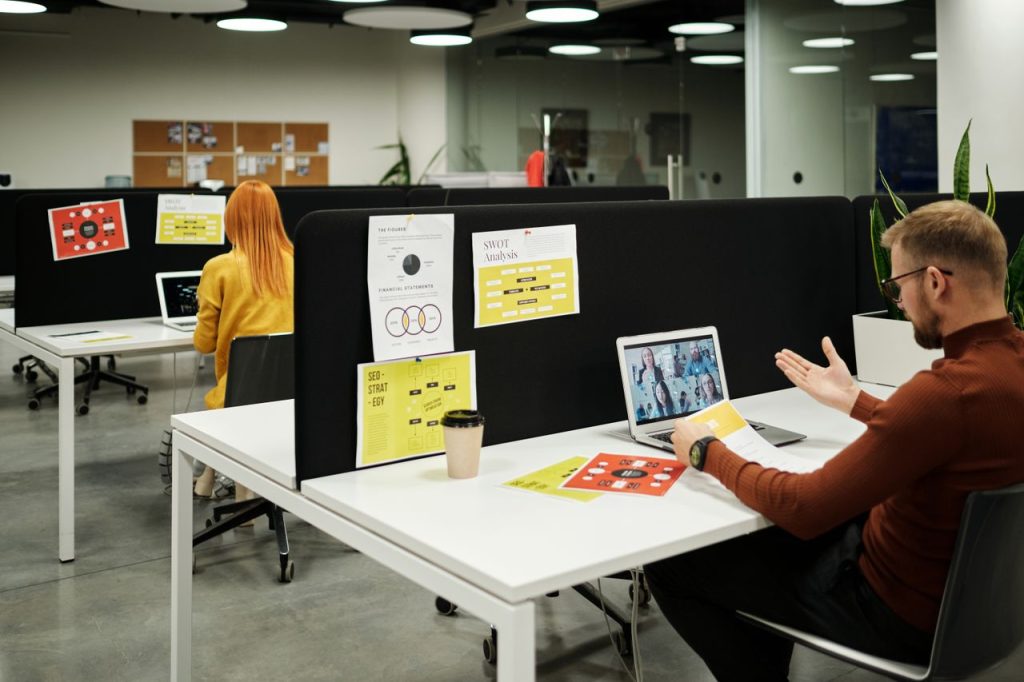 Interactive Visual Stories (Scrollytelling) as Linkable Assets