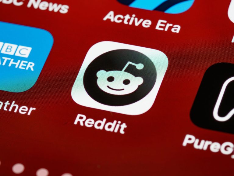 FTC Enforcement Meets Reddit and AI: Disclosure for Community Link Earning